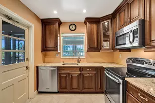 2121 NE 68th St, Fort Lauderdale, FL 33308 - Photo 8