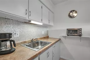 925 SW 11th Ave, Hallandale Beach, FL 33009 - Photo 16