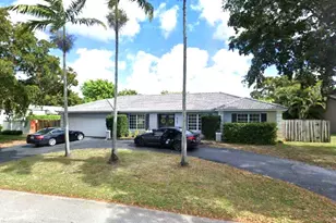 560 S Lake Dasha Dr, Plantation, FL 33324 - Photo 1