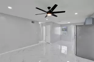 260 NE 41st St, Oakland Park, FL 33334 - Photo 8