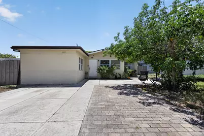 1213 14th Avenue S, Lake Worth Beach, FL 33460 - Photo 2
