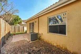 5361 NW 90th Ave, Sunrise, FL 33351 - Photo 6