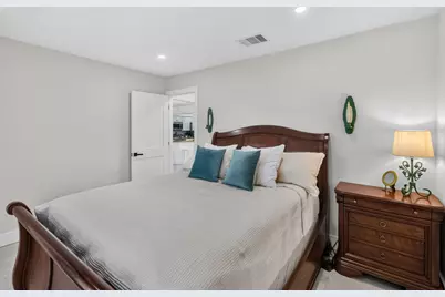 272 SW Fairchild Avenue, Port Saint Lucie, FL 34984 - Photo 18