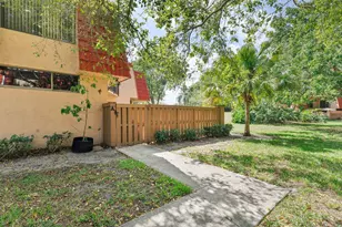 8195 Severn Dr, Boca Raton, FL 33433 - Photo 6