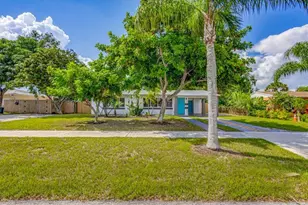 512 Bayberry Dr, Lake Park, FL 33403 - Photo 4