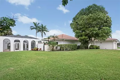 4903 Woodlands Boulevard, Tamarac, FL 33319 - Photo 10
