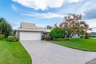 3333 SE Fairway E, Stuart, FL 34997 - Photo 2