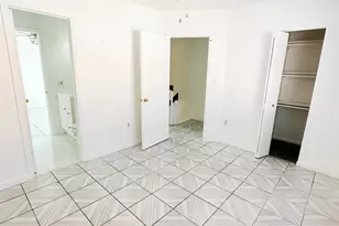 1701 W 42nd Pl, Hialeah, FL 33012 - Photo 14