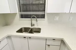 1701 W 42nd Pl, Hialeah, FL 33012 - Photo 14