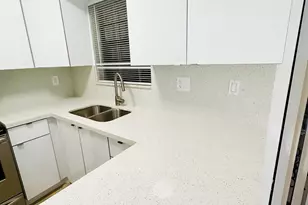 1701 W 42nd Pl, Hialeah, FL 33012 - Photo 12
