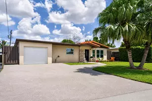 7961 N Normandy St, Miramar, FL 33023 - Photo 4