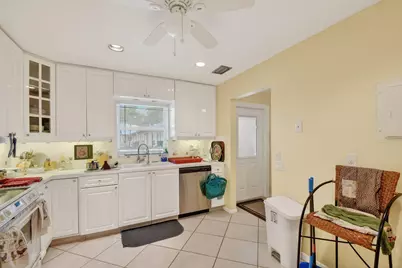782 Nantucket Circle, Lake Worth, FL 33467 - Photo 10