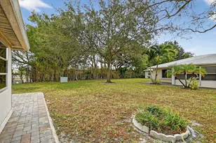 782 Nantucket Cir, Lake Worth, FL 33467 - Photo 16