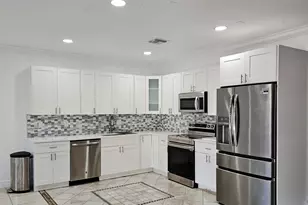 213 Talia Cir, Palm Springs, FL 33461 - Photo 2