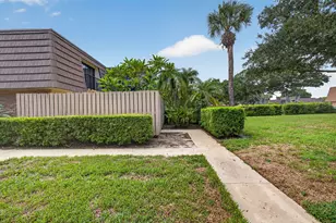 518 5th Ct, Palm Beach Gardens, FL 33410 - Photo 4