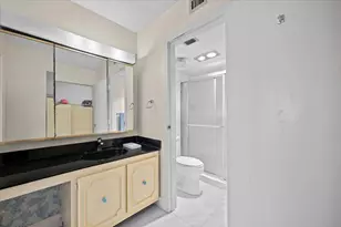 5440 N Ocean Dr, Singer Island, FL 33404 - Photo 22