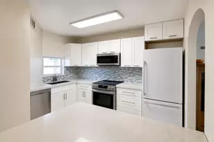 9411 N Hollybrook Lake Dr, Pembroke Pines, FL 33025 - Photo 4