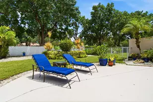 221 Green Point Cir, Palm Beach Gardens, FL 33418 - Photo 14