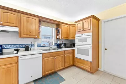 9843 NW 75th Court NW, Tamarac, FL 33321 - Photo 8