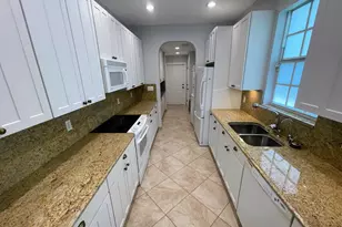 929 NE 18th Ct, Fort Lauderdale, FL 33305 - Photo 14