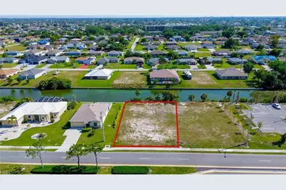 136 Nicholas Parkway W, Cape Coral, FL 33990 - Photo 4