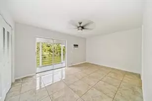 114 Northampton F, West Palm Beach, FL 33417 - Photo 4