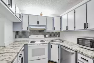 3744 Savoy Ln, West Palm Beach, FL 33417 - Photo 10