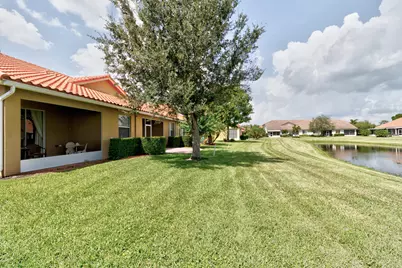 6380 Oxford Circle #104D, Vero Beach, FL 32966 - Photo 4