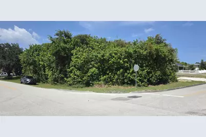 1330 4th Avenue SW, Vero Beach, FL 32962 - Photo 1