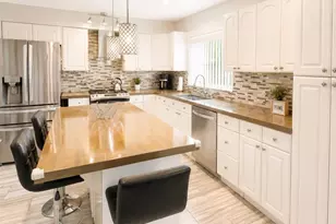 10720 NW 26th Pl, Sunrise, FL 33322 - Photo 4