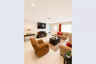 10720 NW 26th Place, Sunrise, FL 33322 - Photo 4