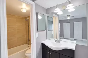 889 Twin Lakes Dr, Coral Springs, FL 33071 - Photo 16
