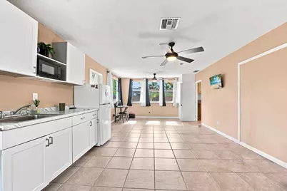 2610 NE 8th Avenue, Pompano Beach, FL 33064 - Photo 12