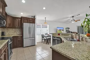 7572 Parkside Ln, Margate, FL 33063 - Photo 6