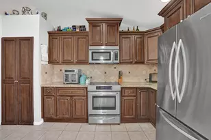 7572 Parkside Ln, Margate, FL 33063 - Photo 10