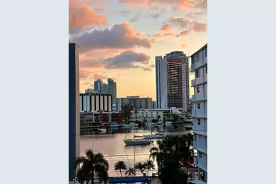 427 Golden Isles Drive #4I, Hallandale Beach, FL 33009 - Photo 4