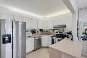 331 Knotty Pine Cir, Greenacres, FL 33463 - Photo 6