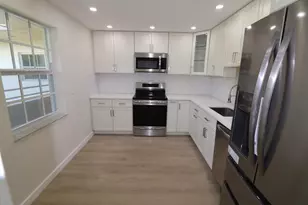 3980 Oaks Clubhouse Dr, Pompano Beach, FL 33069 - Photo 4
