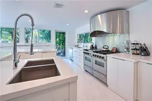 28 Pelican Dr, Fort Lauderdale, FL 33301 - Photo 16