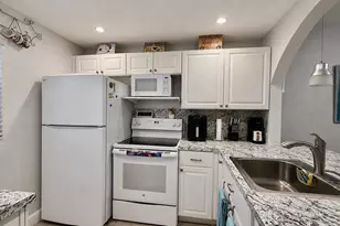 9480 Poinciana Pl, Davie, FL 33324 - Photo 2