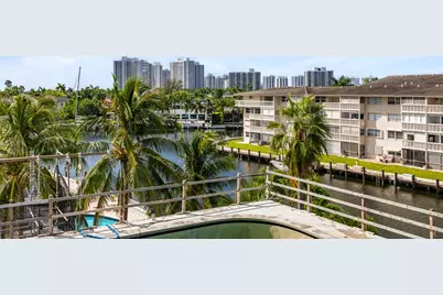 427 Golden Isles Drive, Hallandale Beach, FL 33009 - Photo 22