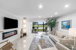 34 Stratford Ln W, Boynton Beach, FL 33436 - Photo 1