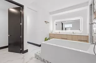 284 NE 7th St, Boca Raton, FL 33432 - Photo 38