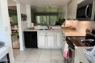 1723 Embassy Dr, West Palm Beach, FL 33401 - Photo 6