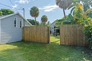 629 N Lakeside Dr, Lake Worth Beach, FL 33460 - Photo 12