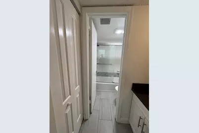 9325 Lagoon Place, Davie, FL 33324 - Photo 12