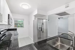 9325 Lagoon Pl, Davie, FL 33324 - Photo 4