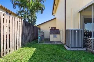 940 SW 96th Ave, Pembroke Pines, FL 33025 - Photo 32
