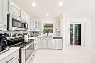 8026 SW 20th Ct, Davie, FL 33324 - Photo 8