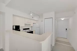 520 SW 111th Ave, Pembroke Pines, FL 33025 - Photo 2